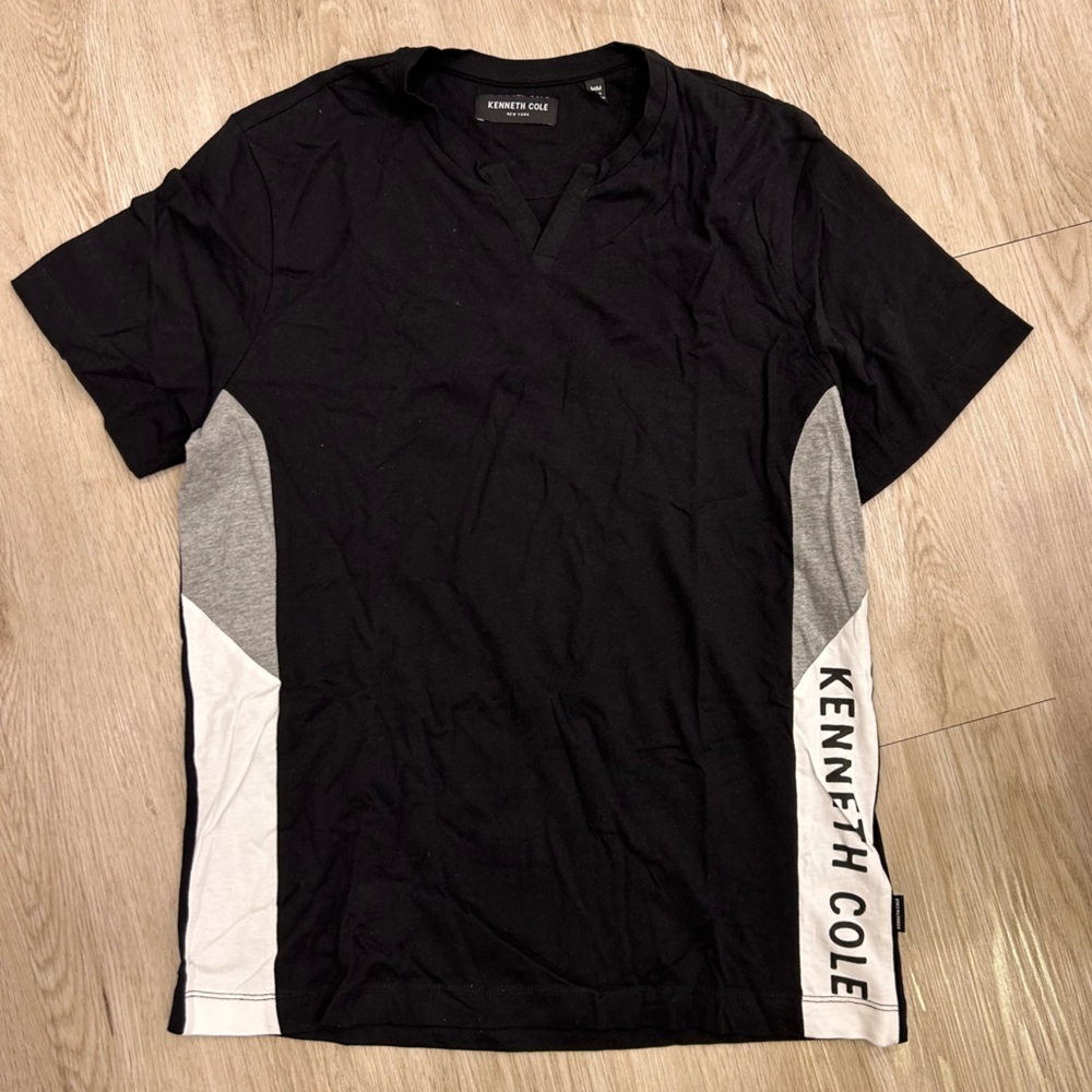 Kenneth Cole t shirt men’s size M